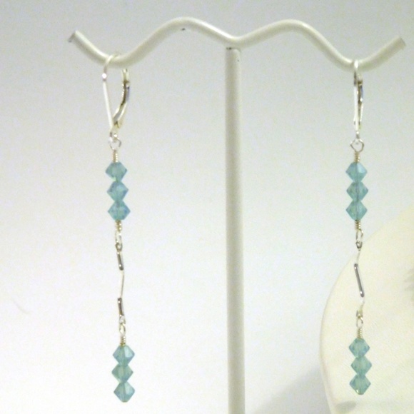 Swarovski Crystal Pierced Earrings A112 - Picture 2 of 2
